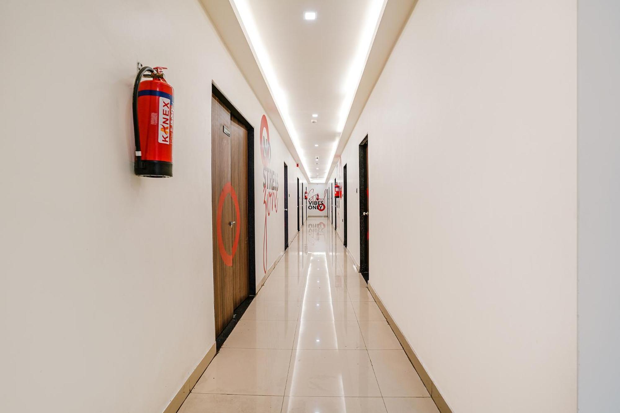 Fabhotel Lotus I Surat Exterior photo